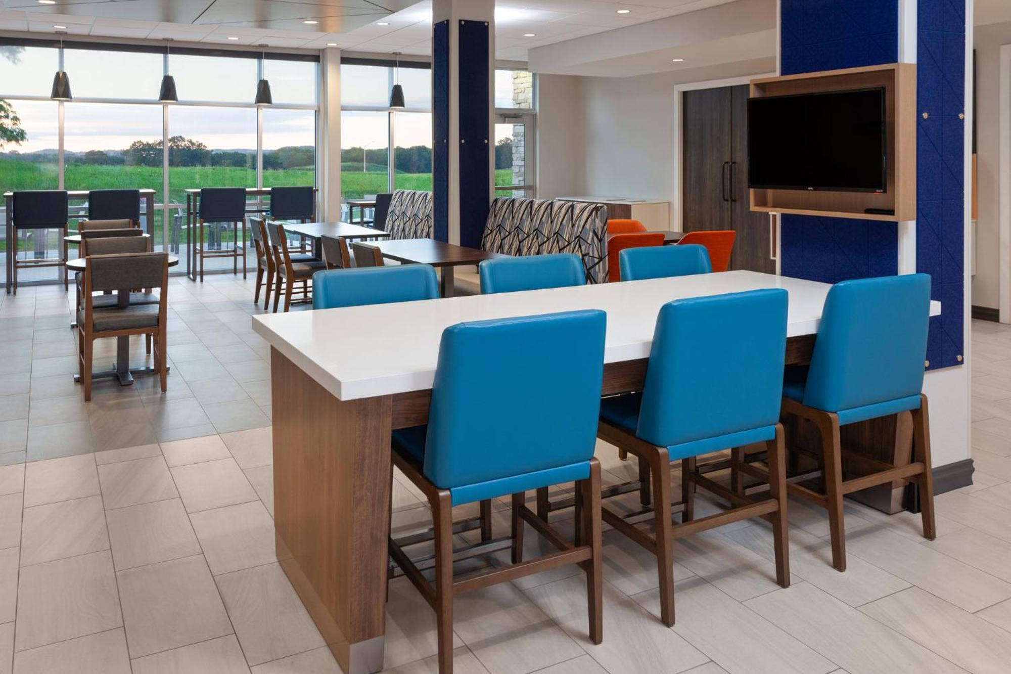 Holiday Inn Express & Suites Reedsburg - Dells Area By Ihg 외부 사진